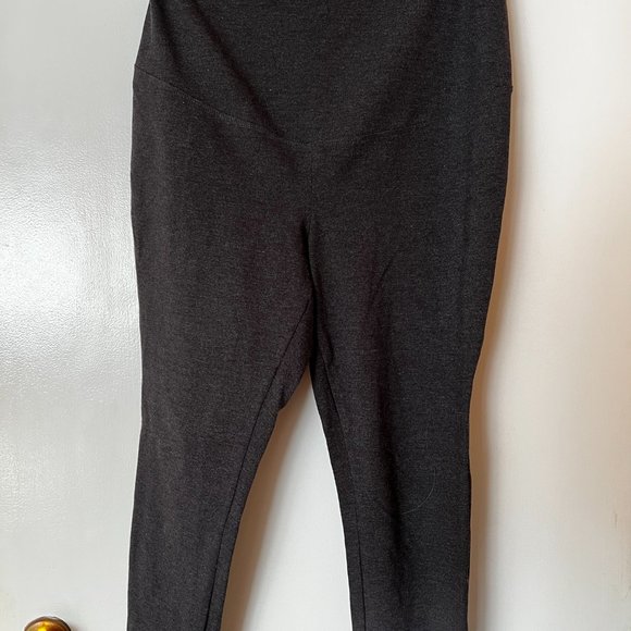 Maternity Jeans, Leggings, Sweatpants - 7 Pieces - Picture 4 of 5